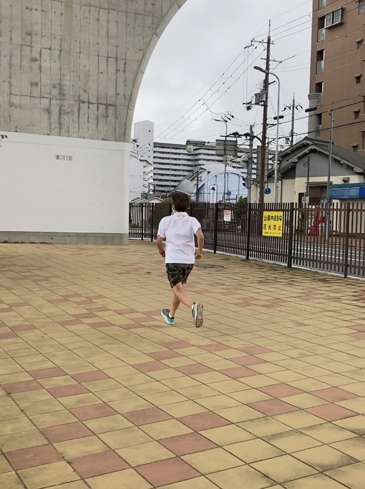 兵庫県川西市の川沿いで走り方ランニング教室